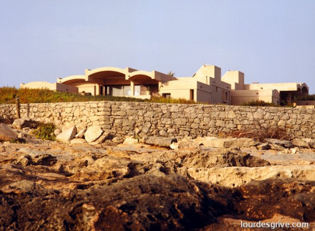 Twin houses,Es caló, El Pilar de la Mola, Formentera. Felix Julbe-Henry Quillé, architects