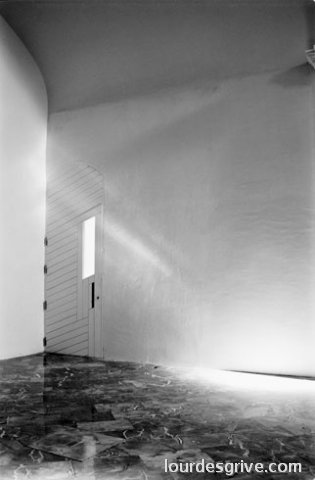 Door to the access of the Diocesan Museum. Ibiza. F.X.Pallejà-S.Roig Architects