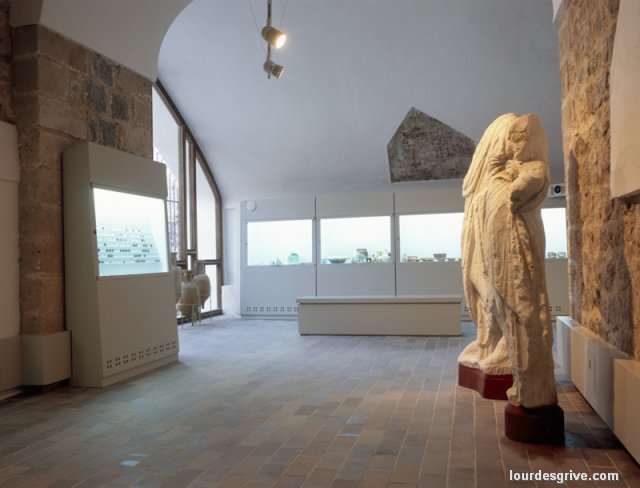 Museo Arqueologico Dalt vila.  Ibiza . Salvador Roig y F.X Pallejà arquitecos